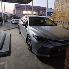 Toyota Camry 2021