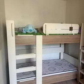 Двухъярусная кровать
