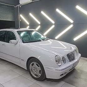 Mercedes-Benz E320 2001
