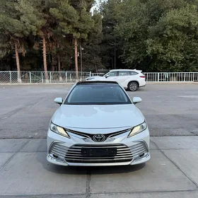 Toyota Camry 2021
