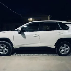 Toyota RAV4 2021