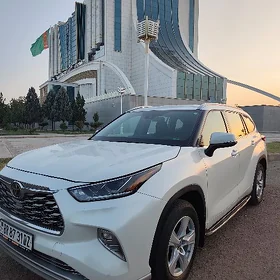 Toyota Highlander 2021