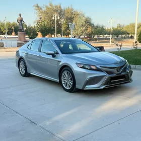 Toyota Camry 2021
