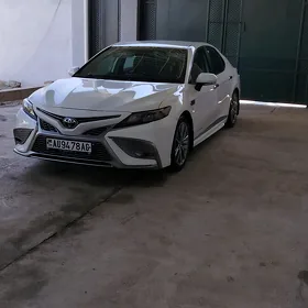 Toyota Camry 2021