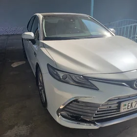 Toyota Camry 2021