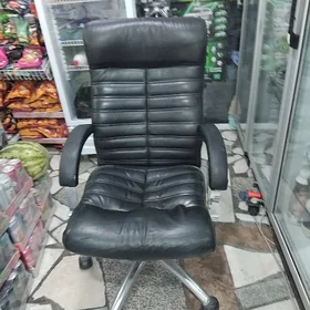 Otyrguç stul
