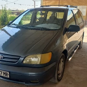 Toyota Sienna 2001