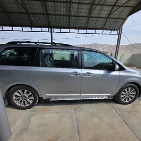 Toyota Sienna 2018