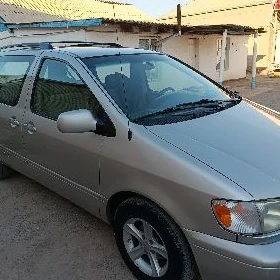 Toyota Sienna 2002