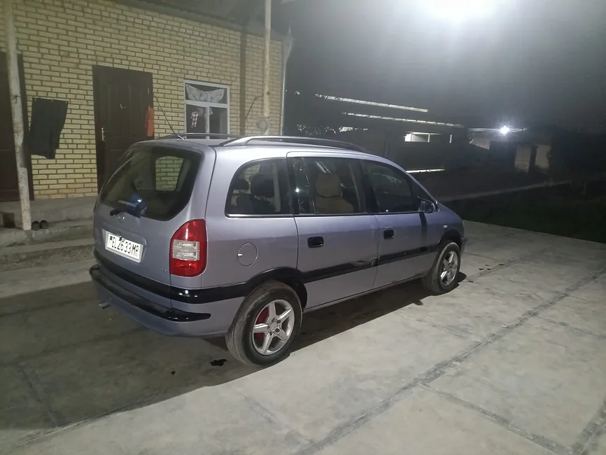 Opel Zafira 2002 - 1