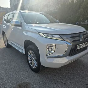 Mitsubishi Pajero 2021