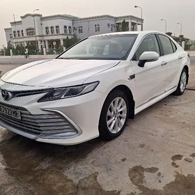 Toyota Camry 2021