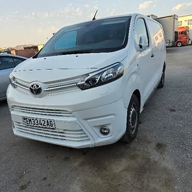 Toyota Hiace 2021