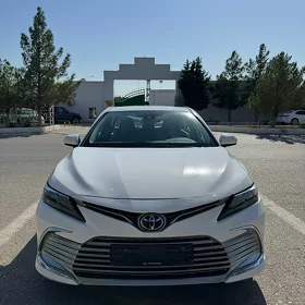 Toyota Camry 2021