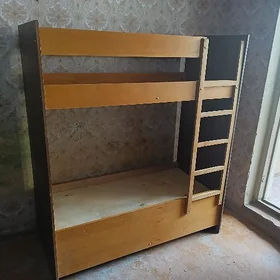 Çagalar üçin iki gatly düşek