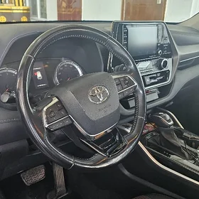Toyota Highlander 2021
