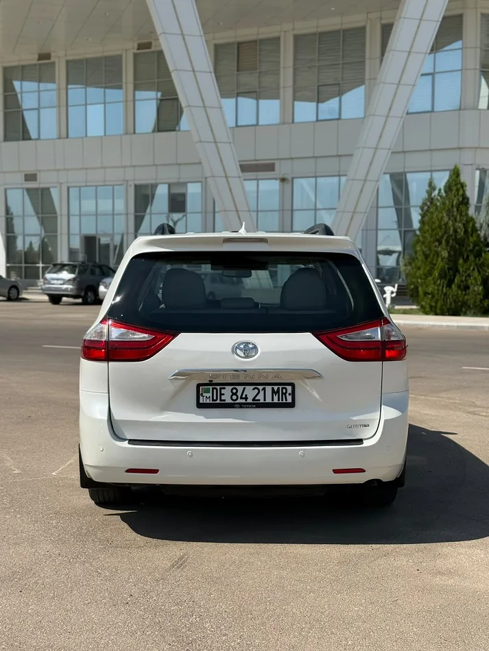 Toyota Sienna 2018 - 1