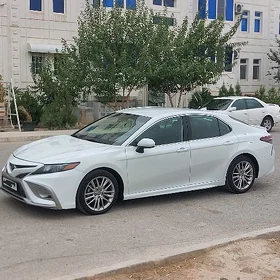 Toyota Camry 2021