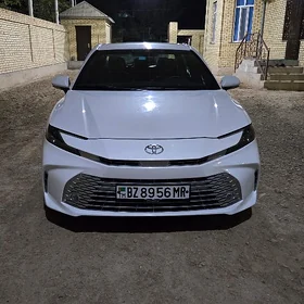 Toyota Camry 2025