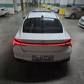 Hyundai Elantra 2022