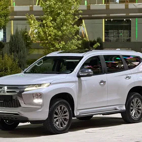 Mitsubishi Pajero 2021