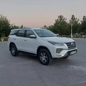 Toyota Fortuner 2023