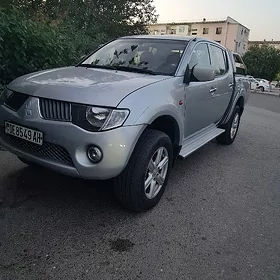 Mitsubishi L200 2010