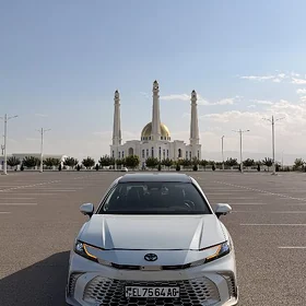 Toyota Camry Hybrid 2025