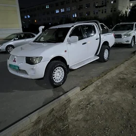Mitsubishi L200 2010