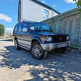Mitsubishi Montero 1995
