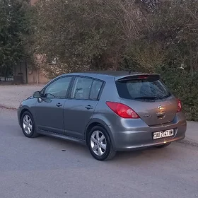 Nissan Versa 2012