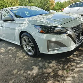 Nissan Altima 2020
