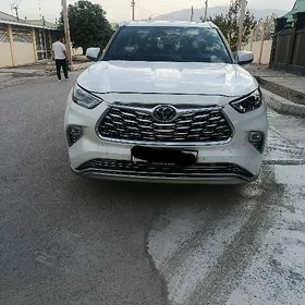 Toyota Highlander 2021