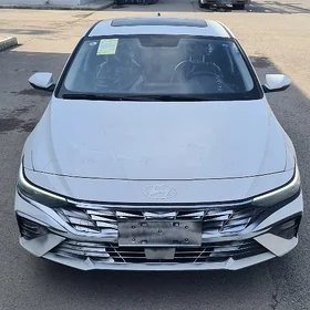 Hyundai Elantra 2025