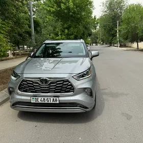 Toyota Highlander 2021