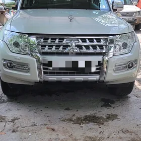 Mitsubishi Pajero 2015