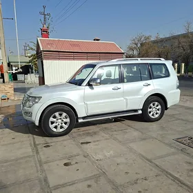 Mitsubishi Pajero 2015