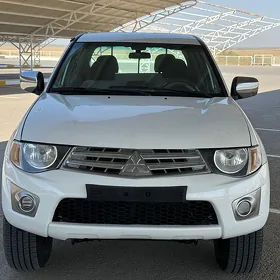 Mitsubishi L200 2011