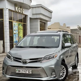 Toyota Sienna 2016