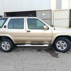 Nissan Pathfinder 2000