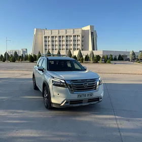 Nissan Pathfinder 2024
