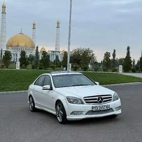 Mercedes-Benz C350 2011