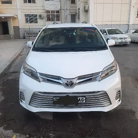 Toyota Sienna 2010