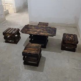 стол и стулья