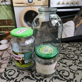 банки с крышками