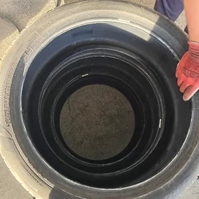 Pirelli teker 265/40/R22