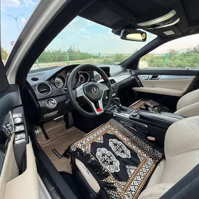 Mercedes-Benz C350 2011