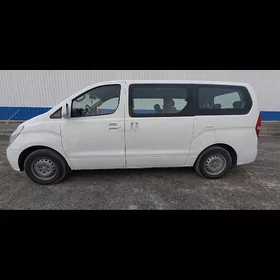 Hyundai H-1 2011