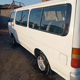 Toyota Hiace 2004