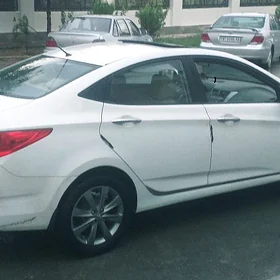 Hyundai Accent 2012